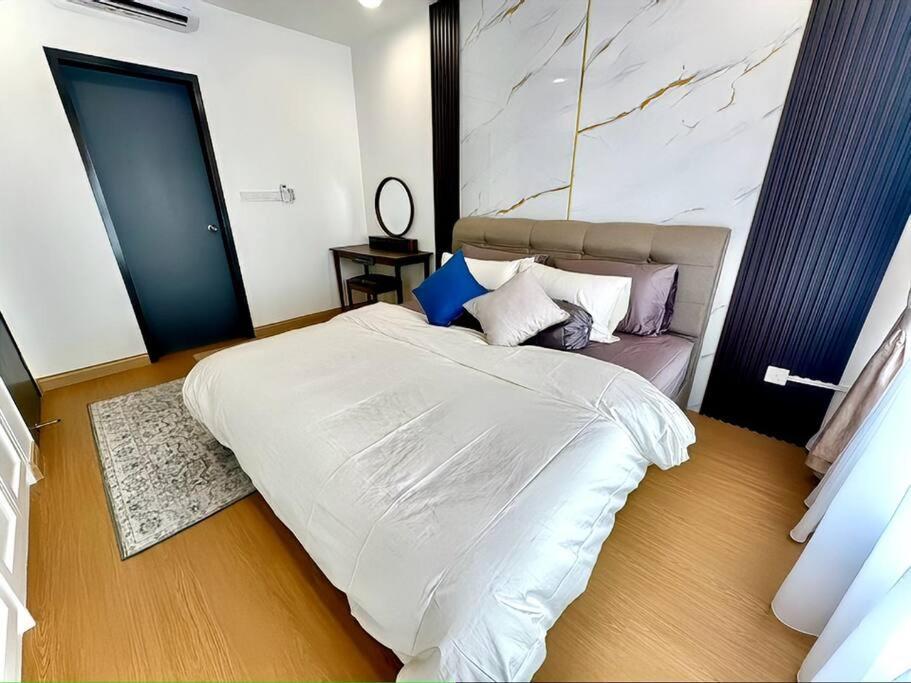 2r2b Gaia Gamuda Garden Skylineluge Apartment